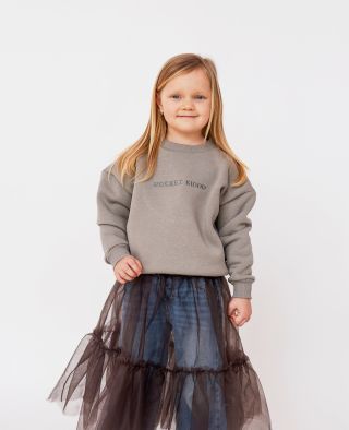 Oversize mikina Rocket Kiddo pro všechny malé raketky. 🚀 Je tak měkoučká, že ji nebudou chtít sundat! A Vánoce jsou za...