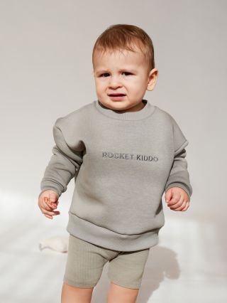 Nejpohodlnější unisex mikina v barvě Mocha Dream i pro ty nejpřekvapenější malé objevitele. 🥹🤎