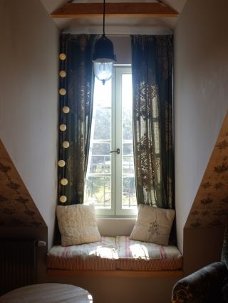 Podzim je jako stvořený pro Cotton Balls. ✨⚪ Zpomalit, načerpat energii ať už u dobré knížky nebo jen tak koukáním z okna....