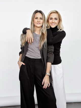 „Od mateřské k „dream brandu“ pro moderní mámy, které nemají rády infantilní oblečení." – Časopis Maminka ✨🤍 Takové ty...