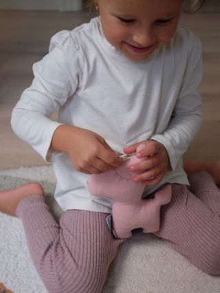 Jednorožci jsou prostě evergreen! 🦄 Látkový přívěsek ve tvaru jednorožce je výjimečnou ozdobou dětského pokoje a skvělý...