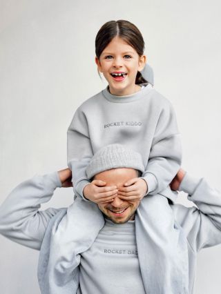 Double the fun! Pokud chcete překvapit tátu pod stromečkem, tak teď je ten správný čas. ⏱️ Matchy-matchy mikiny Rocket...